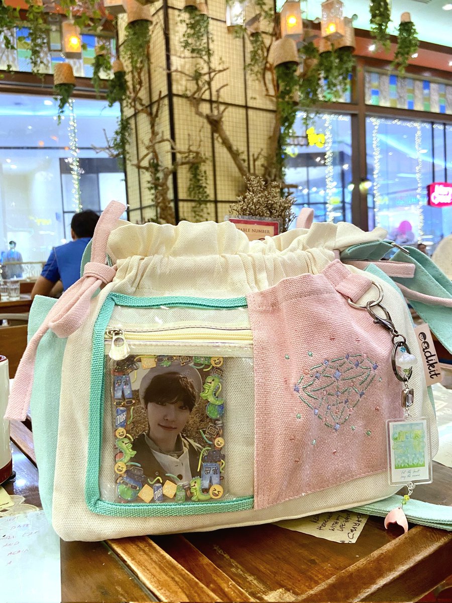 eadikit_ph's tweet photo. Dining out alone? Nope! You've got Dino! ๐ฆ
Our Carat Con Bag is ur ult buddy - concert or not! ๐คโจ Bring ur fave member pc, deck it with our OT13 Core Polco Sticker Sheet, & sprinkle in some fun with our Cheers to Youth Keyring Charm ๐๐ซ
#svt #seventeen #concertbag #eadikit https://t.co/9dNI9urCrh