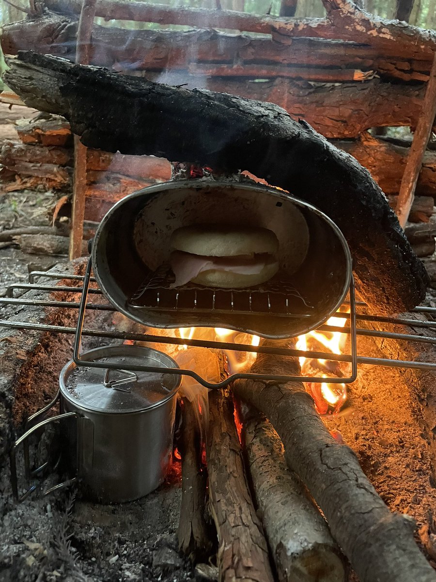 zeppelin0911's tweet photo. 最高のキャンプだった🏕️
タコ燻製美味すぎた。
飯盒で焼くパンもチーズとろとろで美味すぎた。
#キャンプ
#野営 https://t.co/5Pmyr9l54W