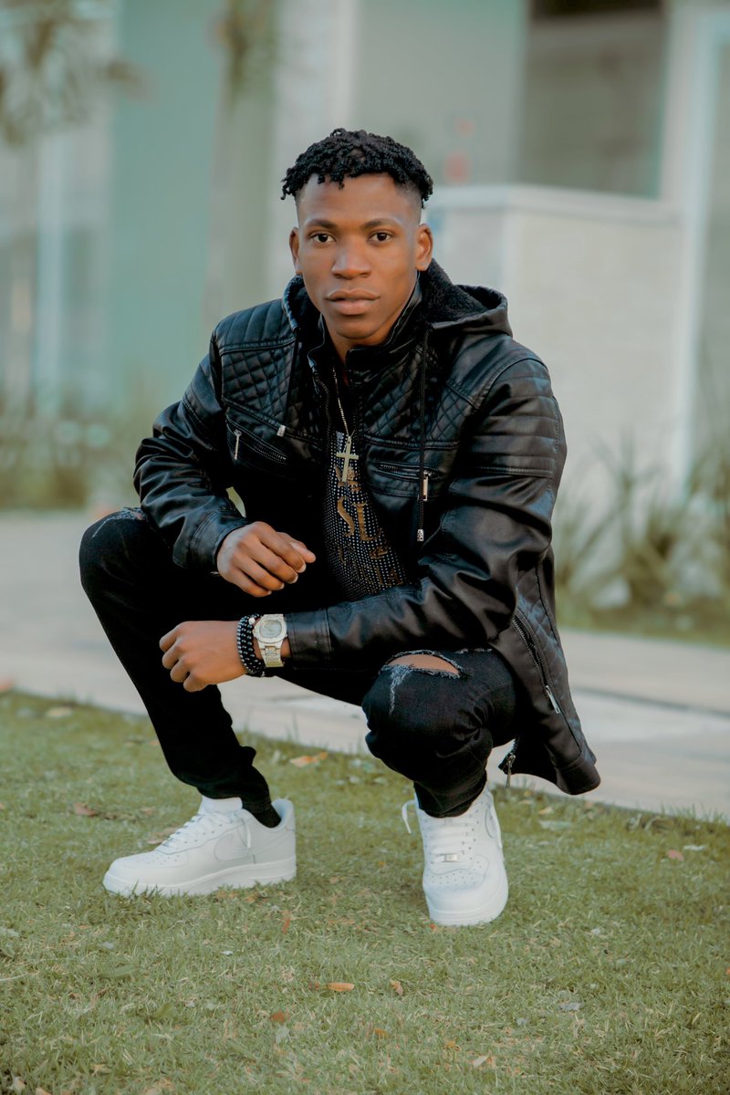 BethshyPierre's tweet photo. Gen Pi Bon Jou kap vini 🖤🚶🏿‍♂️ https://t.co/FTykGHK6fy