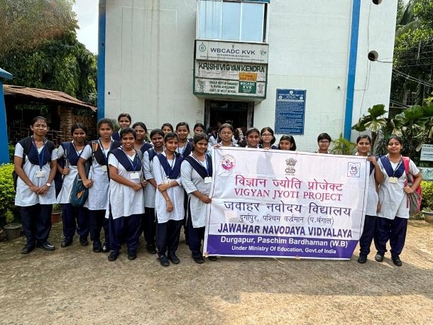 JyotiVigyan's tweet photo. Today, #VigyanJyoti Scholars from JNV Durgapur had an insightful agricultural visit to #WBCADC Krishi Vigyan Kendra (KVK) Sonamukhi, Bankura. They explored Vermicompost Production unit & Soil Testing lab and engaged with faculty on the modern agri-tech. #WomenInSTEM #Agriculture https://t.co/YGADck2Rxc