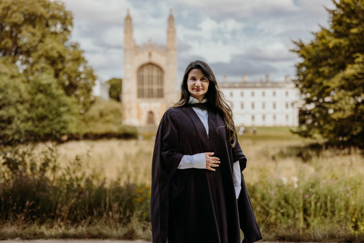 PDandHDLab's tweet image. Congratulations to both Marta and Maha on their recent graduations.