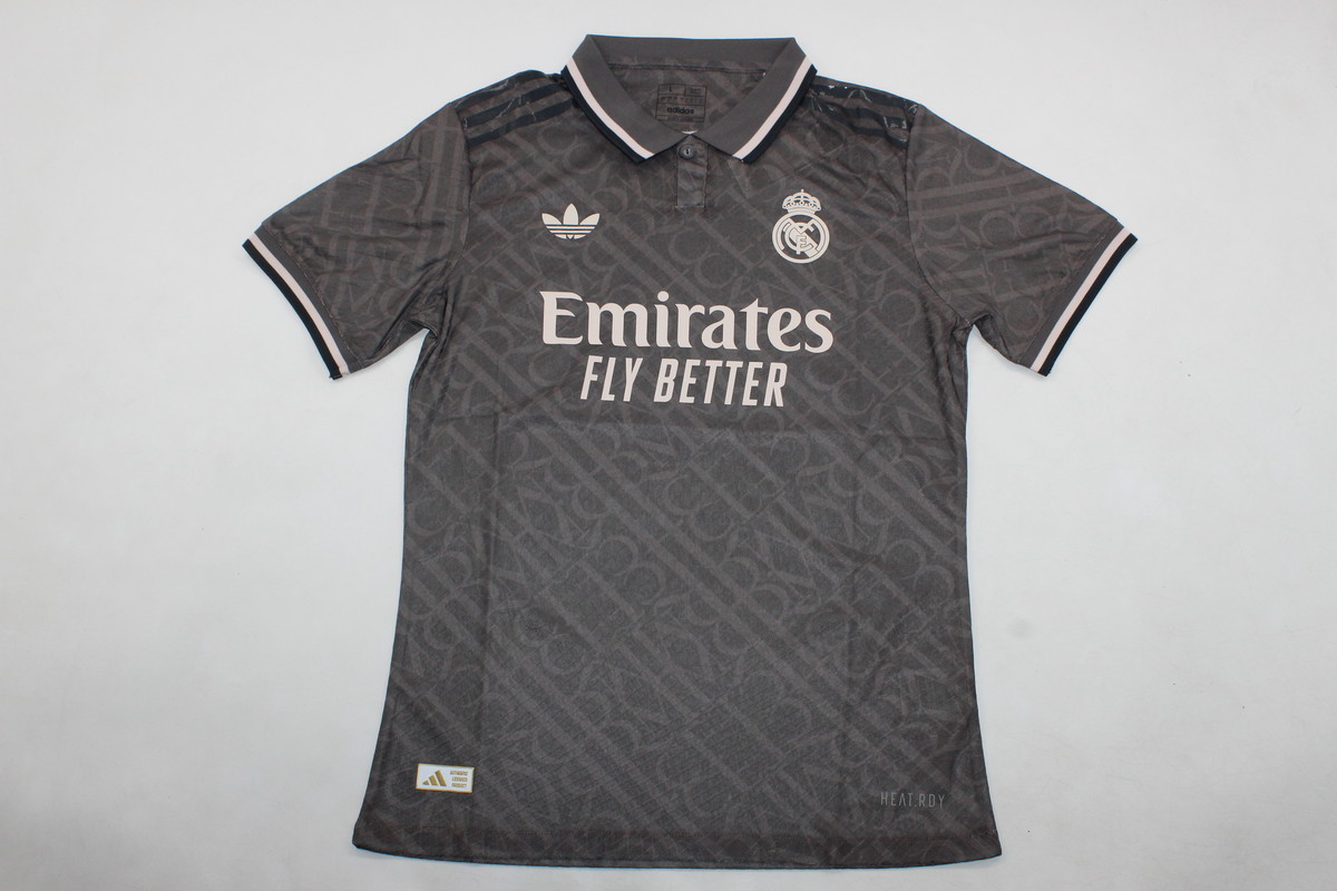 Sorteo 'Grey Real Madrid'.

El ganador se llevará nuestra tercera camiseta versión normal o player según desee y le podrá poner el nombre, dorsal y parches que le dé la gana. 

- RT este tuit

- Seguir a <a href="/Ctinfo_17/">Ctinfo_17</a> 

- Ser seguidor mío.

Doy ganador hoy a las 23:54.