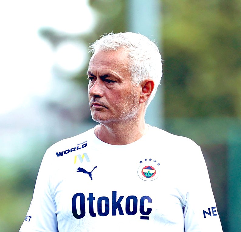 İsmail hocacılara, Jesus'çulara, Pereira'cılara, Aykut hocacılara, oncu, buncu, bütün Fenerbahçe taraftarlarına açık çağrı.

Jose Mourinho'nun önderliğinde Fenerbahçe için birleşin. Fenerbahçe 'winner' takım olma yolunda ilerlerken, aşık olduğunuz takıma desteğinizi gösterin.

Bu