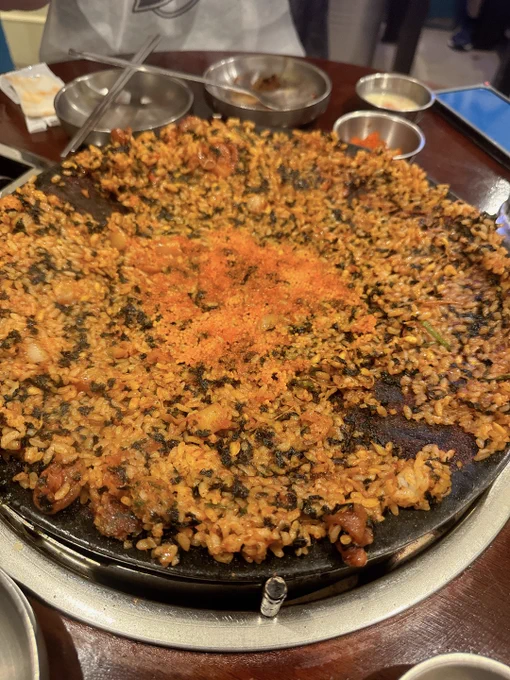 チュクミ食べてる食欲そこそこ戻ってて嬉しい!やっぱメシ美味しく食べられるのが何よりよ! 