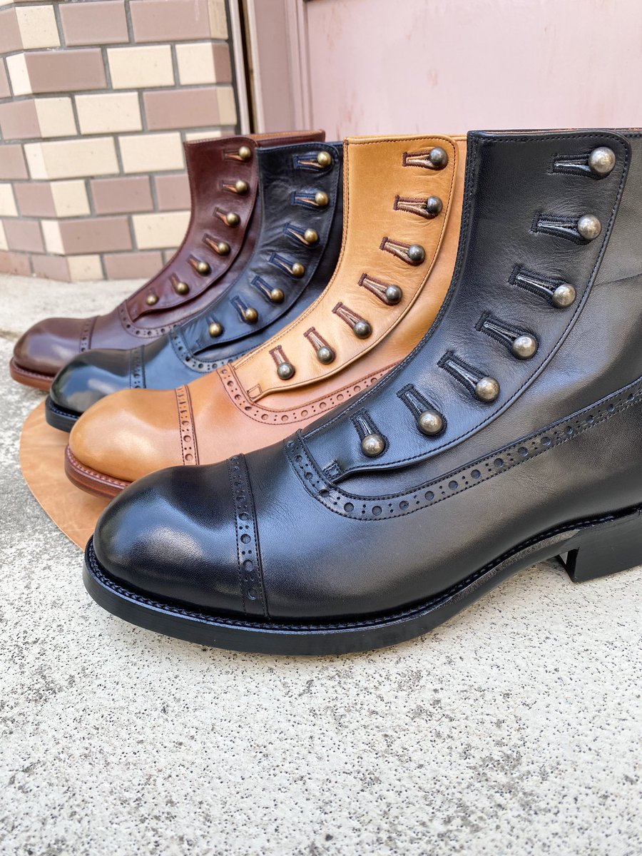 Chausser_inc's tweet photo. 2020-21AW
ブラックとキャメルでスタートしたボタンブーツは今では4色展開です。
10月に行われる【leathers day】では
新色と新素材をお披露目しますのでお楽しみに☺︎

#chausser  #buttonboots  #革靴  #ショセ  #ボタンブーツ https://t.co/9N1ceuQQxo