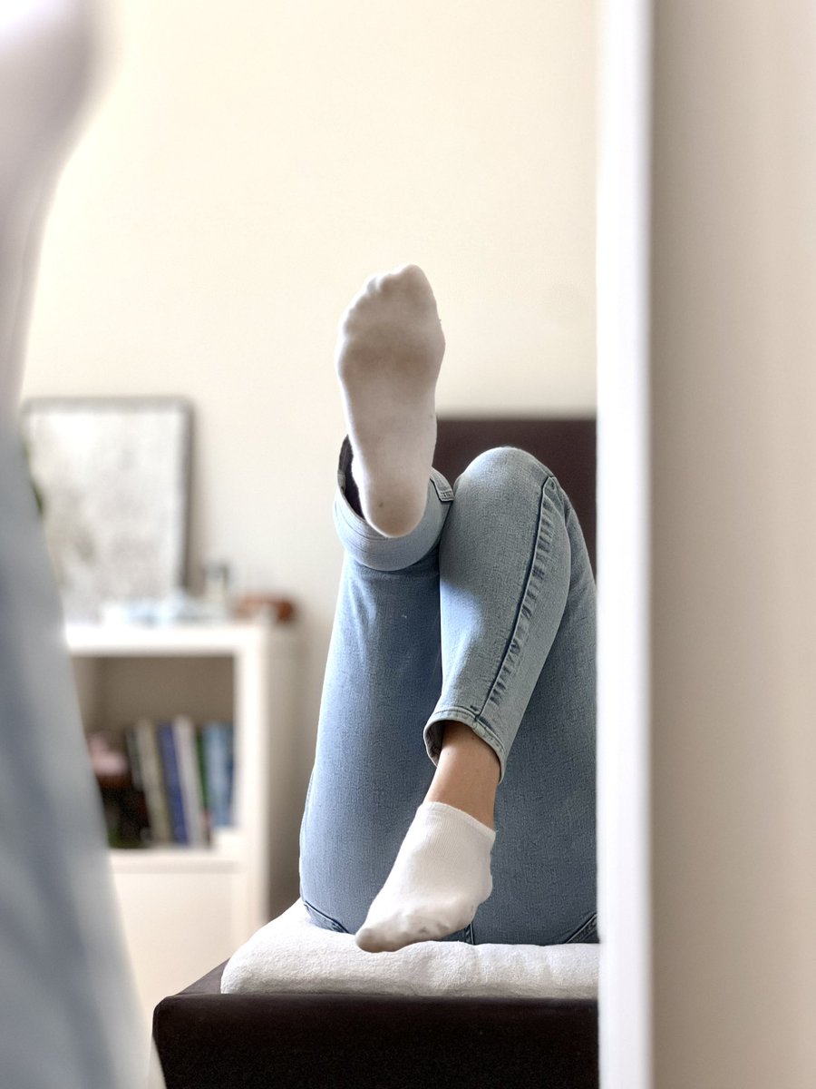 LOTERIA 🎟️🎟️🎟️🎟️🎟️🎟️🎟️🎟️🎟️

jest już was 1200 i z tej okazji urządzam loterię! do wygrania moje brudne, 2 dniowe skarpetki (ty opłacasz wysyłkę paczkomatem) 

rt + komentarz + like tego posta = 1 los 
15 złotych = 3 dodatkowe losy do puli (można kupić więcej)

żeby wziąć udział,