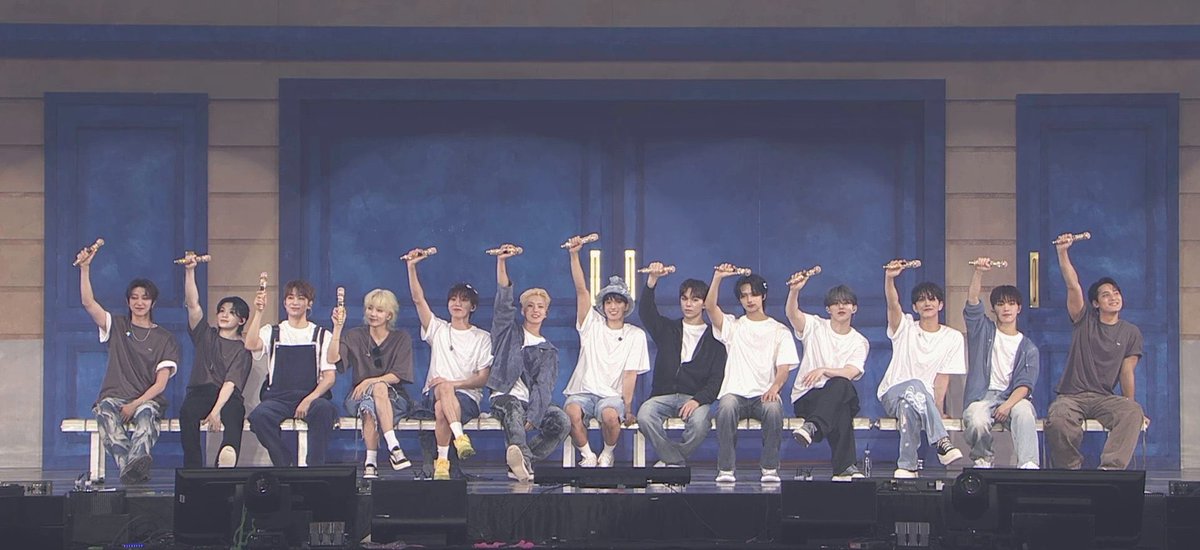 minghaocheol_'s tweet image. caratland being one of the last times we saw them as ot13 before enlistment starts...  and i just remember this part where hoshi wanted carats to take a photo of all of them holding their mics 😭😭😭😭😭😭 

i love u my svt 🤍