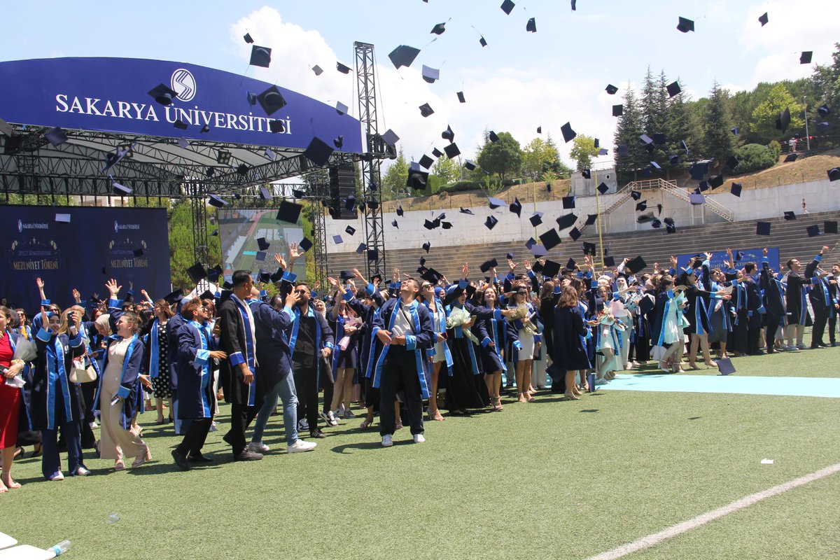 Yeni başlangıçların heyecanıyla, 2023-2024 dönemi mezunlarımızı tebrik ediyor, başarılarının devamını diliyoruz.