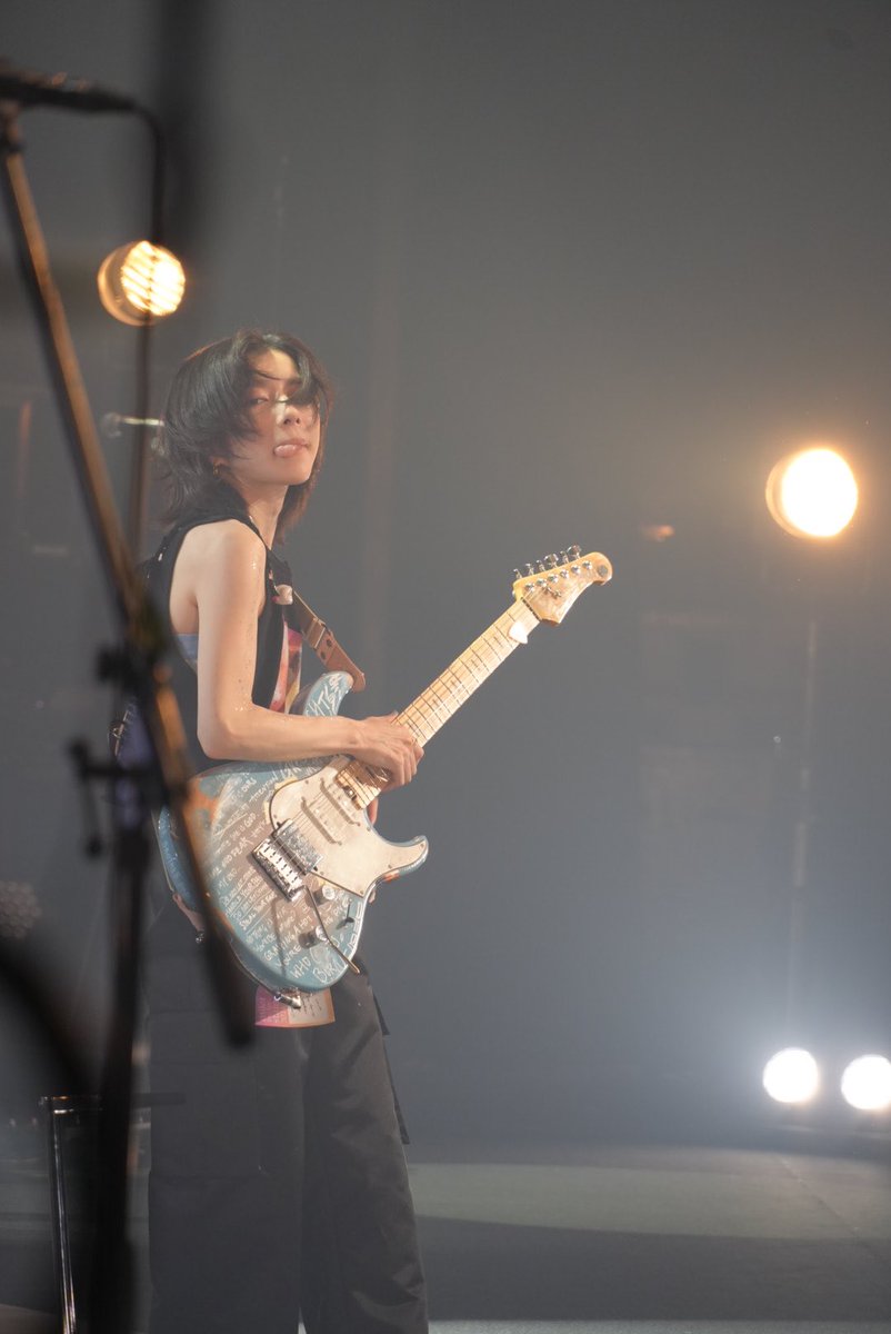 milet_music's tweet photo. milet tour “stairs” 3段目 @浜松 
私のYAMAHAパシフィカの故郷？でもある静岡で音を響かせられて気持ちよかった！
その場の音と空気でみんなと一瞬一瞬繋がってる実感が幸せだった。
着実に、一段一段のぼってるよ。
ありがとう浜松🫂
今日は目の下キラキラなの。

NEXT▶︎岐阜(8/17)
#milet_stairs https://t.co/Fz6Tx6ltkd