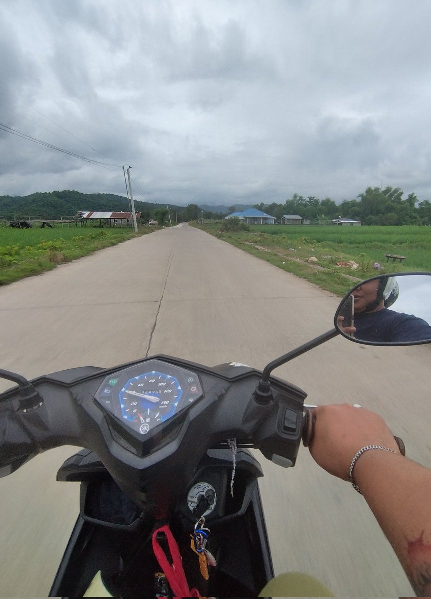 ilokolakwatsero's tweet photo. Wlang masakit na likod kng kating kati ka na magdrive. Smaller unit muna tayo para mas magaan.
#fromWork https://t.co/ZzX4mzdM2f