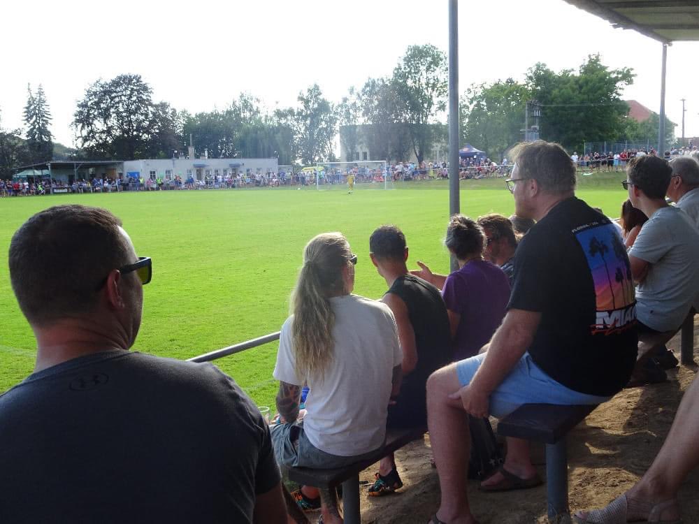 Domácí premiéru Železnice v Královéhradeckém krajském přeboru si nenechalo ujít 926 diváků! 🎩 

📸 FB SK Jičín