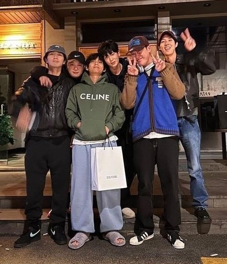 Taehyung is always happiest around his wooga hyungs 

A Thread: