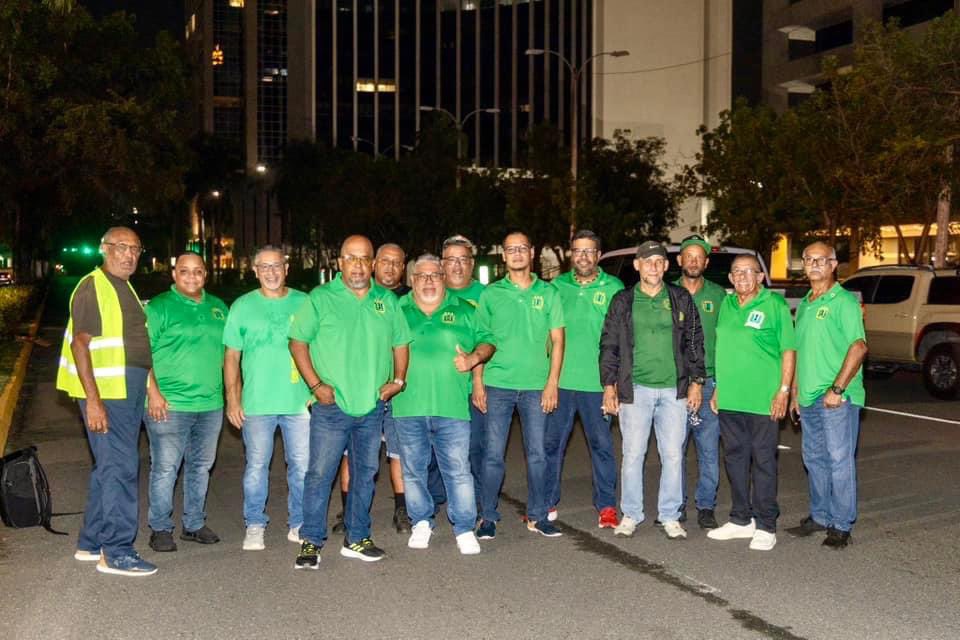 UIA_AAA's tweet photo. También pedimos JUSTICIA SALARIAL para los empleados de la AAA que pertecemos a la Union Independiente Autentica (UIA), que respondemos al llamado del pueblo ante los eventos atmosféricos y emergencias. ESTAMOS MAL PAGOS! [2/2] #JuaticiaSalarial https://t.co/h84OJlWZWs