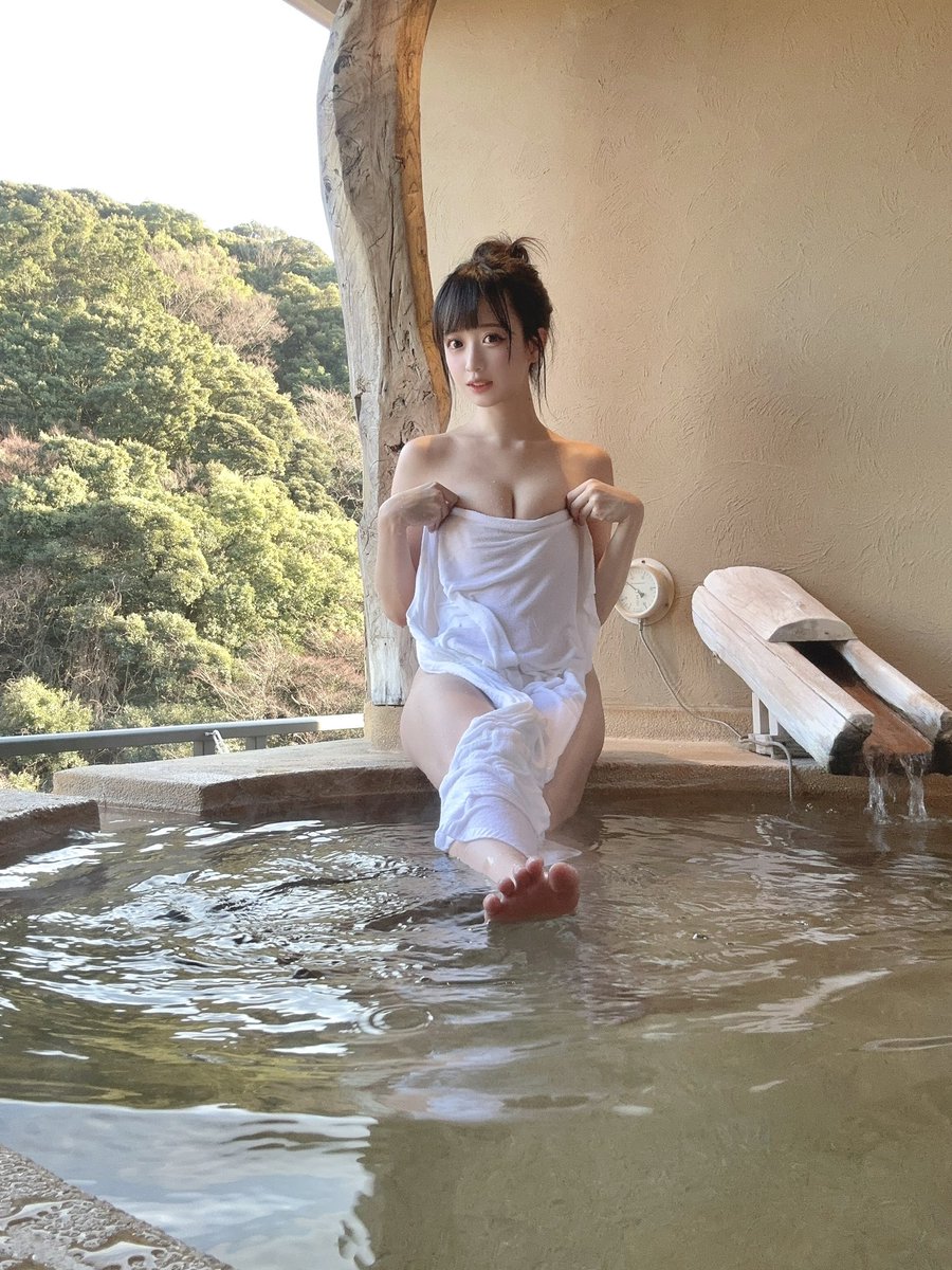 Mimi472790's tweet photo. 最喜欢的可能就是混浴了呀 #女大 #反差 https://t.co/Q0ofvSzlvY