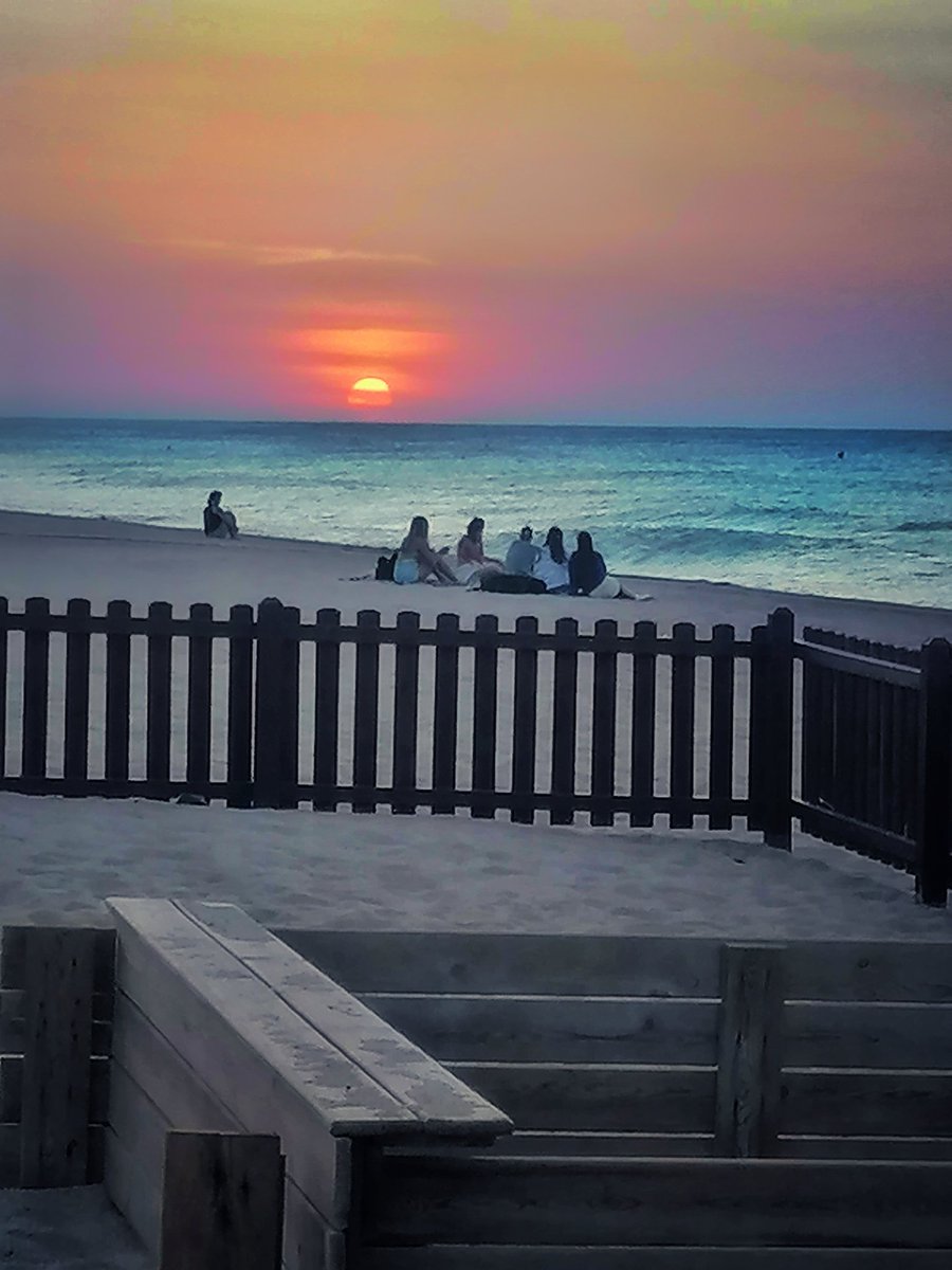 Esperant l'albada 🌅🌊🌳 
#pinedademar
#ElTemps 
#meteocat 
#SunsetxVibes 
#SunriseOfPositivity 
#sunsets 
#albada
