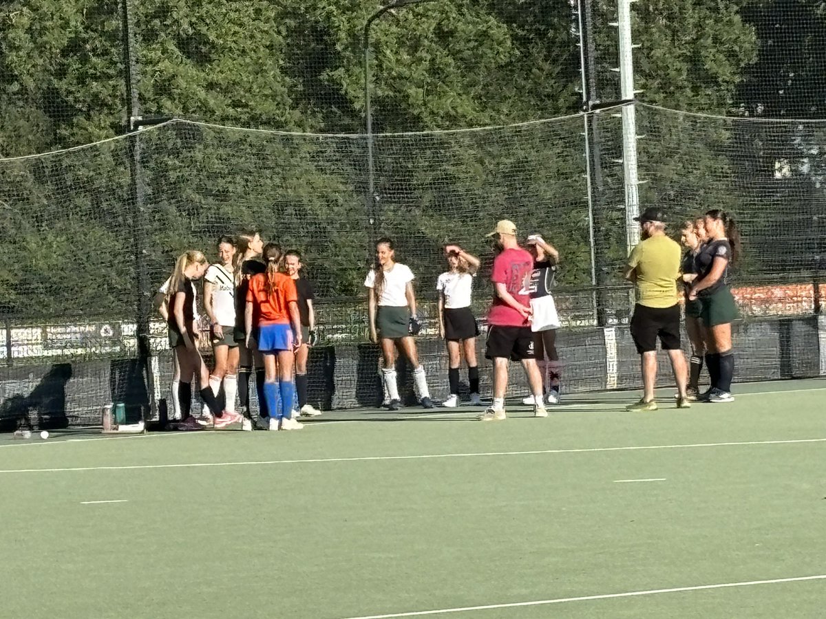 JeroenSmeets76's tweet photo. We zijn weer begonnen #training #ochtend #hitte #hockey #MO14 https://t.co/4LC2ntbShb