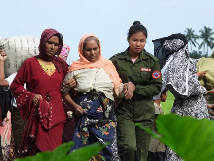 MaungKhinZaw4's tweet photo. Now,thousands of local people who have fled the war from Buthidaung Maungdaw in Arakan State are in need of food and medicine.Shelters are in urgent need of help.@nslwin @tunkhin80 @ShweMaung_MP including abroad Muslims,instead of attacking AA,save those of you who are in trouble https://t.co/5EIGPD7v6E