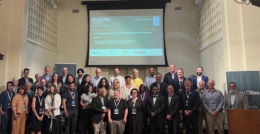 Strong_Cities's tweet photo. This week #StrongCities will be sharing highlights from our #USMayoralRetreat in Pittsburgh 🇺🇸. Mayors, officials & CSOs from almost 20 US cities engaging on how cities can Put Communities First: Mayoral & City Leadership Against Hate, Extremism & Polarisation. 1/8 https://t.co/we29DnJKiv