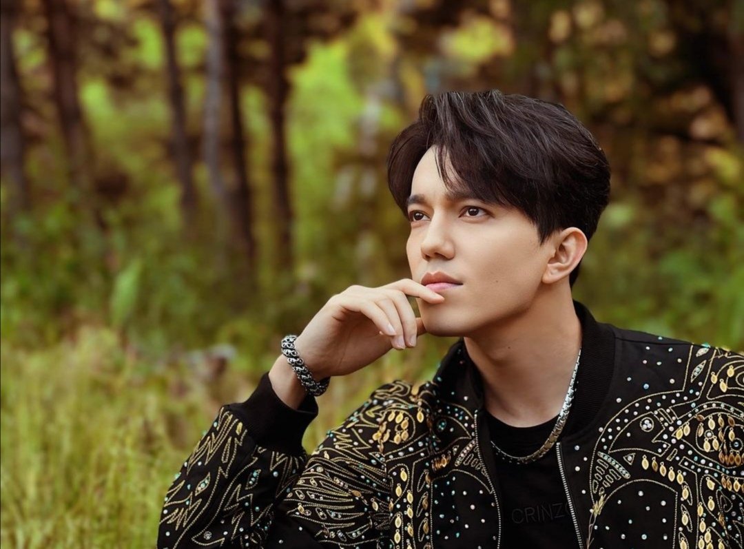 Katarina2Di's tweet image. DIMASH CONCERT ASTANA 
#Kazakhstan
#DimashQudaibergen
🎼⚡
دیماش یک هنرمند منحصر به فرد است. موسیقی زیبا به ما الهام می دهد و قلب ما را گرم می کند.