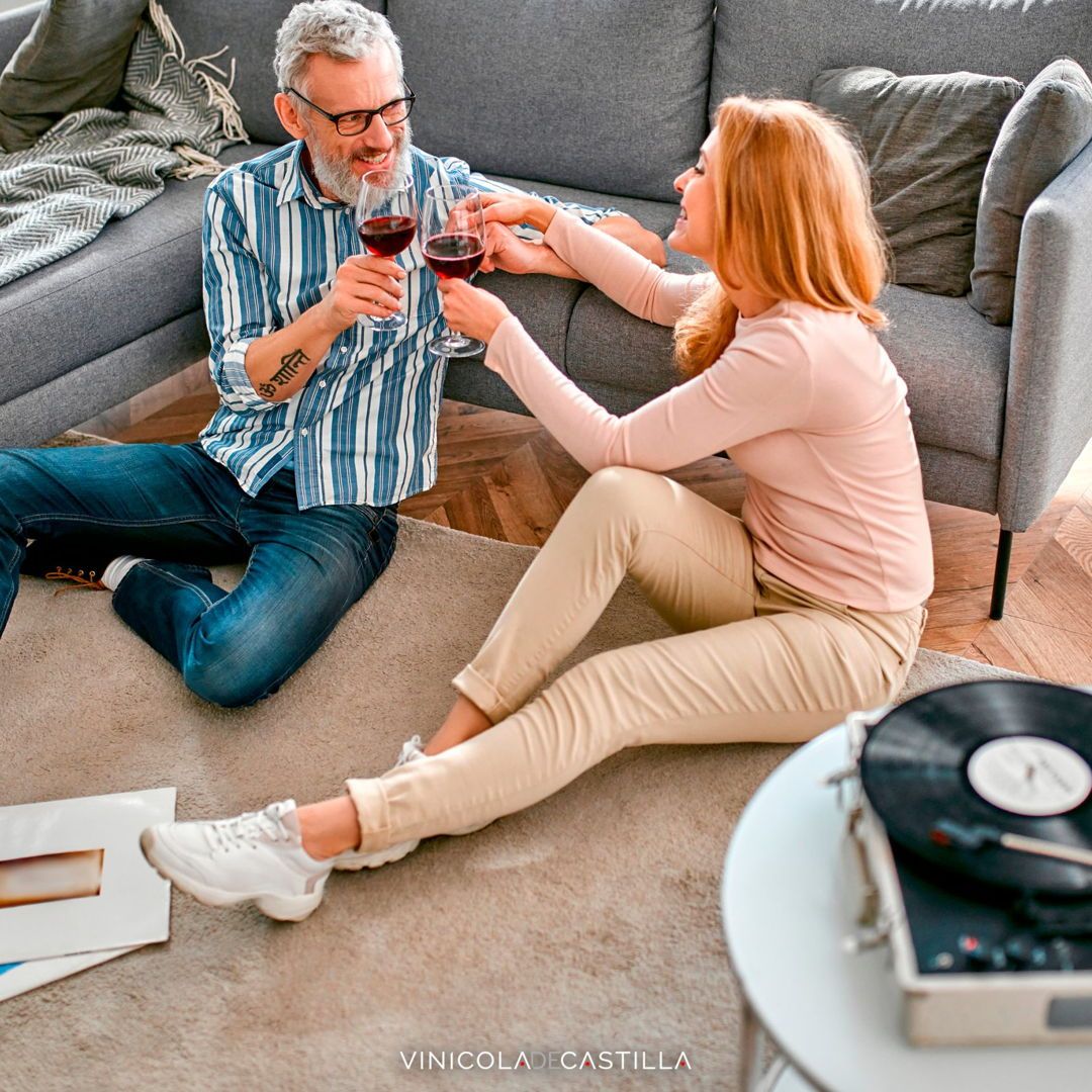 El vino y el vinilo: una pareja perfecta 🎶🍷 Descubre la ciencia detrás de este maridaje único en nuestro nuevo artículo. #MaridajePerfecto #VinoYVinilo #VinícolaDeCastilla 📖: 
buff.ly/46KxHN4