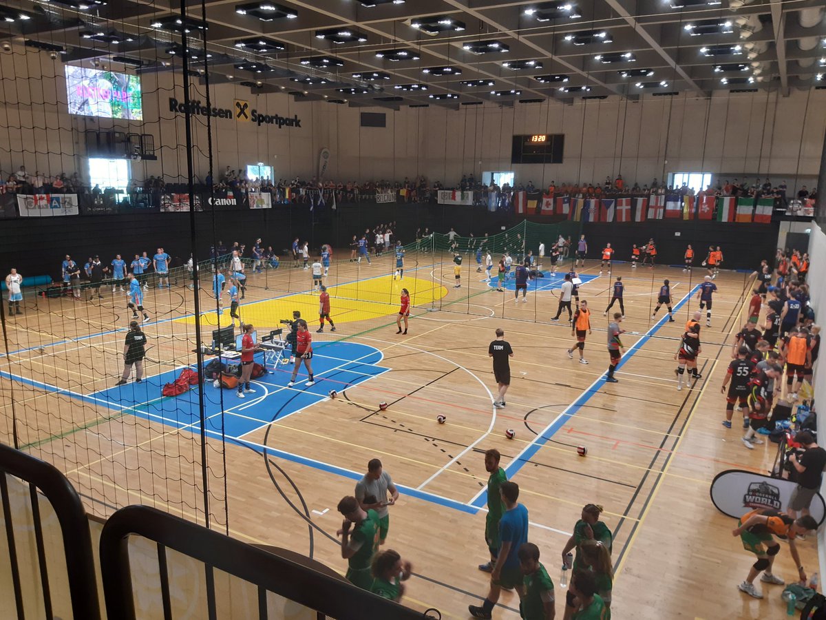 Auch mal was Neues:
#Dodgeball-WM in #Graz.
Unglaublich schnell, 37 Nationen, 137 Teams. Macht Spaß!