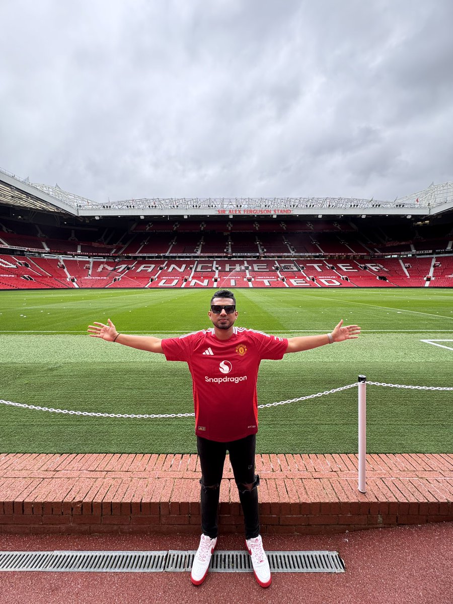 VimalanRamaling's tweet photo. Stepping foot in the Theatre of Dreams was an indescribable feeling, where every corner of Old Trafford 🏟️ resonates with the echoes of countless victories and unforgettable moments. 🙌🏼 After years of dreaming, I can finally say, I made it. 🥹

Glory Glory Man United 🔴 https://t.co/SKt9YJHGQr