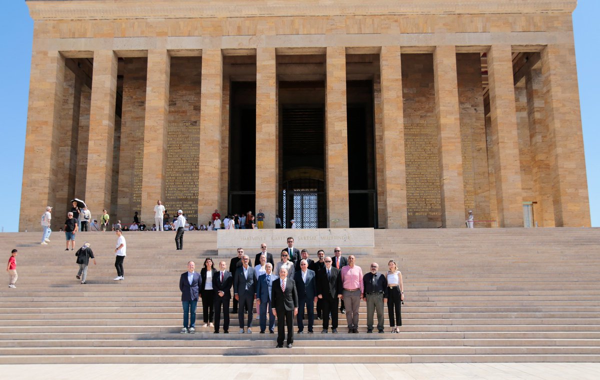 TÜBAD'ın 20. Yıl Kutlamaları Anıtkabir Ziyareti ile Başladı…
Türkiye Basketbol Antrenörleri Derneği (TÜBAD), 12 Ağustos 2024 tarihinde Anıtkabir ziyaretiyle 20. kuruluş yıl dönümü kutlamalarını başlattı.