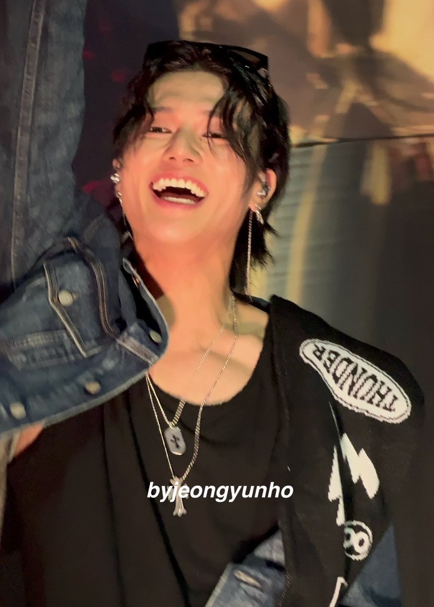 오랜만에 트터 구경하는데 삶의 활력소다 진ㅉ…근데 왜 다른나라에서만 어른섹시가 나노는건데…우경이는 그냥 귀여워서 행복해보여서 나도 같이 행복해져🫰