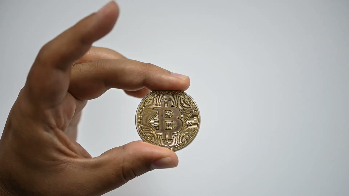 NewsNmo's tweet photo. البتكوين:

 دون مستويات الـ 60 ألف دولار وذلك ضمن ضغوط بيعية في الأسواق، وخفض شركات تعدين العملات المشفرة من البتكوين. https://t.co/3dXQQ2Xn17