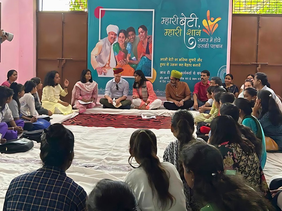 CIFF_in_India's tweet photo. Through #ProjectManzil, CIFF has proudly assisted the @RajGovOfficial in empowering girls by providing skills and job opportunities through in-school vocational education and out-of-school skills programmes. This initiative has not only helped girls align their abilities with their aspirations and potential income opportunities but has also transformed mindsets among parents and the broader community, fostering a more supportive environment for these girls to confidently pursue their goals.
Last week in Dungarpur, Rajasthan, the team heard inspiring stories from girls who shared how these vocational trainings have kept them in school and facilitated smooth transitions to higher studies and employment. The project has been particularly impactful for out-of-school girls aged 15-21, offering them on-the-job training and jobs while equipping them with the vocational skills needed to succeed.
Miles Kemplay, Executive Director of SRHR, @ManjulaSingh15, Executive Director of India, Karthik Srinivasan, Director of Programme Excellence, and Vandana Bahri, Head of Skills and Livelihood, engaged with the girls to learn about their experiences. They had the opportunity to witness how these community interventions have significantly shifted mindsets, fostering a more inclusive perspective among parents and the community. By opening pathways to apprenticeships and jobs, Manzil has empowered these girls to align their skills with real-world income opportunities, breaking down barriers that once limited their potential.
The community event was also attended by local government leaders. @rsldc_official