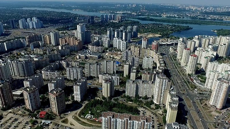 mashirenko7's tweet photo. Ладно, меня очень сильно бесит этот миф.

Я с ним столкнулся наверное лет в 16, когда мы сидели у тёти в квартире на Позняках (это в Киеве) и мне вся семья доказывала, что "иначе нельзя, потому что квартиры будут стоить как дворцы"

Это не так.

1/ https://t.co/Kbs7CtT70B