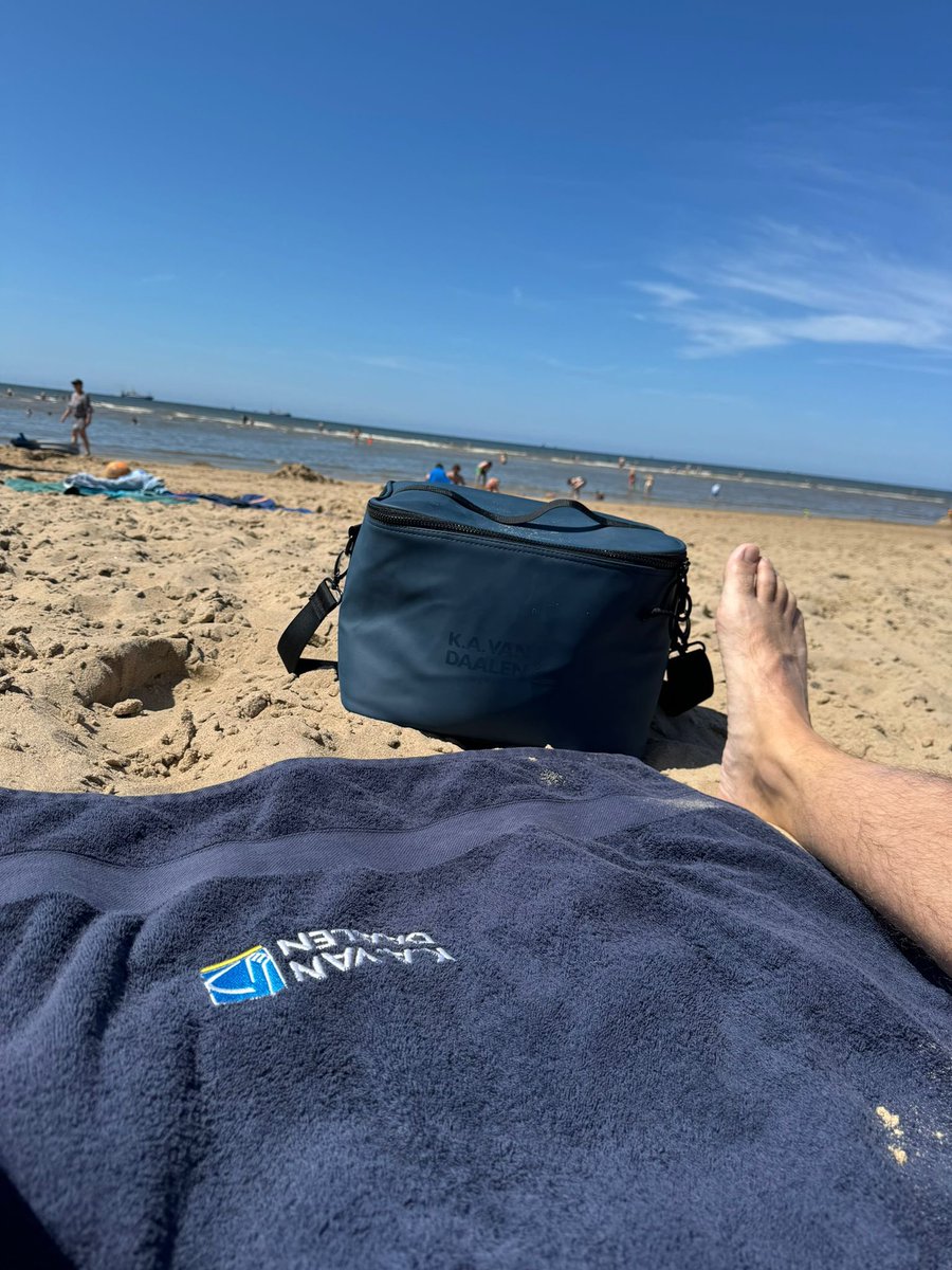 KAvanDaalenZn's tweet image. De laatste week van de #bouwvak.
Sommige zijn weer aan het genieten van hun werk, zoals onze #Wacker kraan. Die heeft net zijn 1e week achter de rug💪.
Anderen genieten nog van hun familie, vrije tijd, spelletjes 🎲 en het mooie weer ☀️🏖️🏝️
Waar geniet jij nog van deze week?