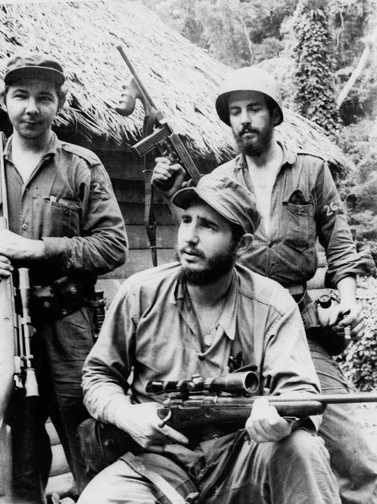 Fidel: "La Revolución no es una lucha por el presente, la Revolución es una lucha por el futuro; la Revolución tiene siempre su vista puesta en el porvenir y la patria en que pensamos."
#FidelPorSiempre 
#4519LaPatriaLaRevolucion