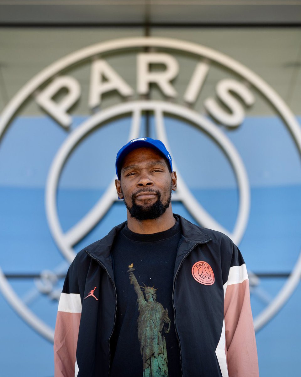 FabrizioRomano's tweet image. 🔴🔵🏀 Kevin Durant, about to become a new minority stakeholder at Paris Saint-Germain!

Decision made as @Romain_Molina reported.