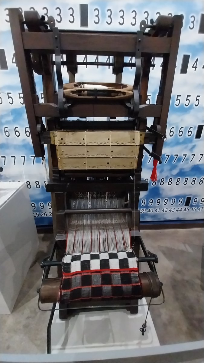 henri_31415r's tweet photo. Visite au "Computer Museum of America" #CMoA C'était une revisite de ma carrière d'informaticien :-) Il y a une référence à J. M. Jacquard, inventeur des cartes perforées pour l'automatisation des métiers à tisser, qui  a eu un rôle dans la révolte des canuts, ... autre histoire https://t.co/0wuCKqYNgB