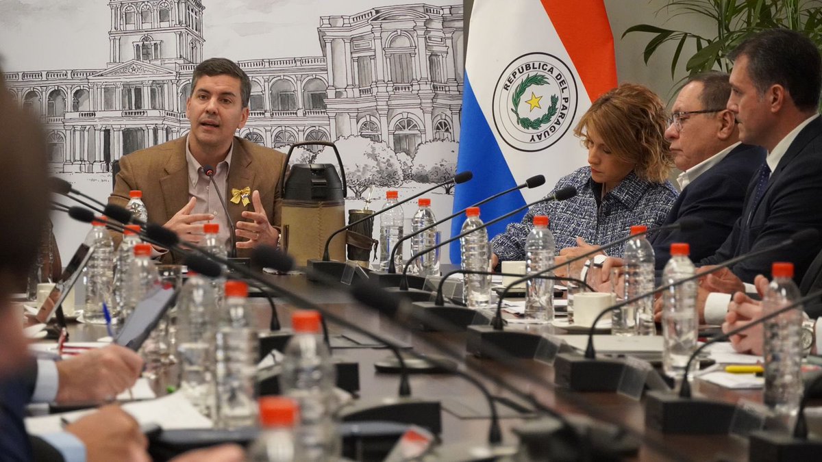 SantiPenap's tweet image. En reunión del Consejo de Ministros, en el marco de nuestro primer año de gestión analizamos las acciones que estamos llevando adelante y las que vendrán, convencidos de que con un trabajo coordinado entre todos podemos sacar al Paraguay adelante.