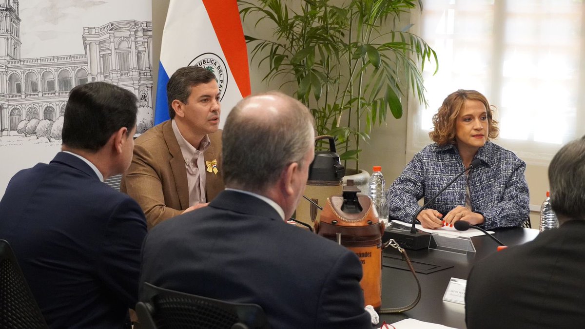 SantiPenap's tweet image. En reunión del Consejo de Ministros, en el marco de nuestro primer año de gestión analizamos las acciones que estamos llevando adelante y las que vendrán, convencidos de que con un trabajo coordinado entre todos podemos sacar al Paraguay adelante.