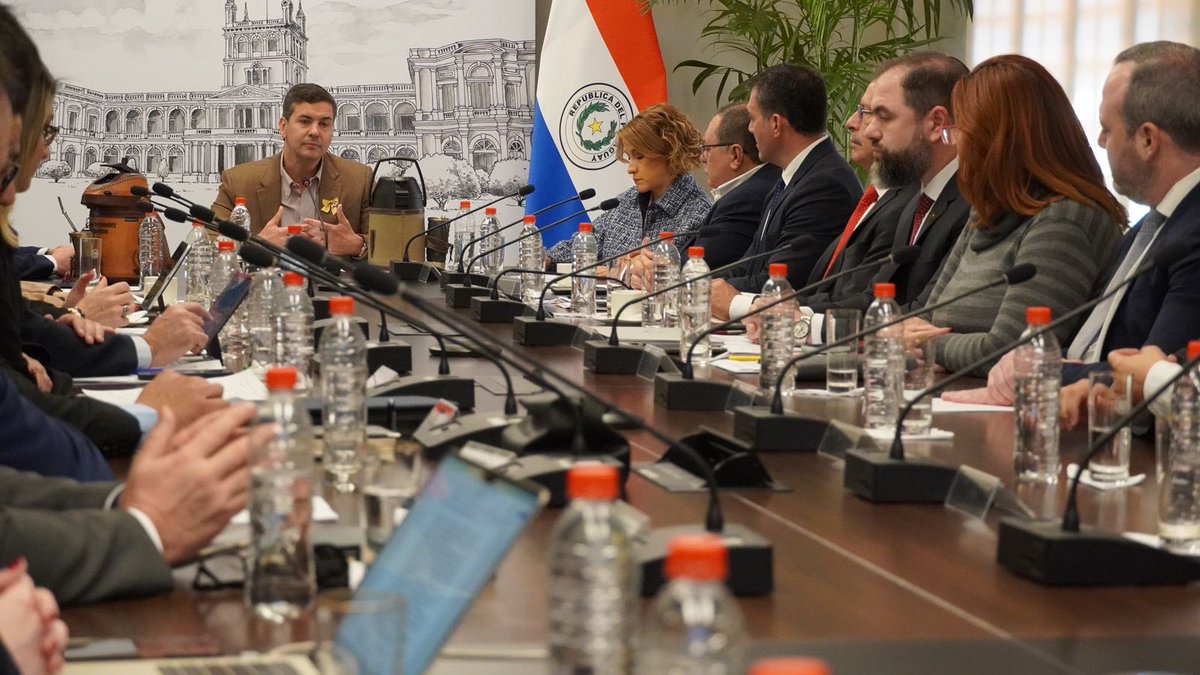 SantiPenap's tweet image. En reunión del Consejo de Ministros, en el marco de nuestro primer año de gestión analizamos las acciones que estamos llevando adelante y las que vendrán, convencidos de que con un trabajo coordinado entre todos podemos sacar al Paraguay adelante.
