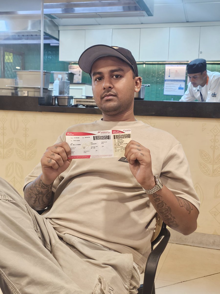 RounakP07's tweet photo. @AllianceAir Your handling of Flight 9I771 on August 12th was absolutely unacceptable. The flight was delayed multiple times, first from 8:30 PM to 10:00 PM, and then again to 11:15 PM, causing major inconvenience. This kind of service is not what we expect, and we demand clarity https://t.co/MVu2Zyoz7E