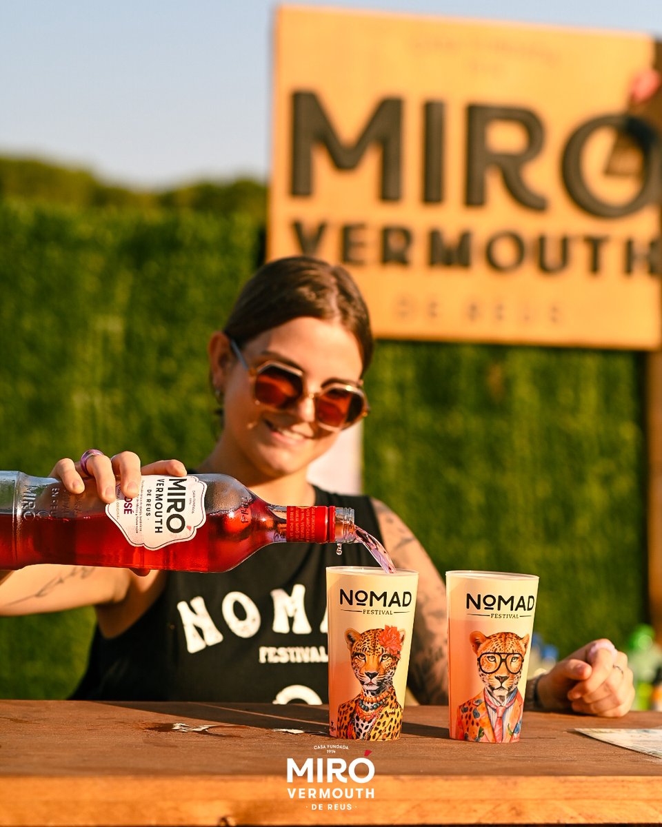 VermutMiroReus's tweet photo. 🍸 Durante toda la semana aún podéis disfrutar del @nomadfestival.es de 18:00h a 1:00h con un buen Vermouth Miró Rosé y un gran concierto cada noche en el escenario Miró. 🙌🏼

📷 @luisdemiguel_com

#MiróVermouth #momentomiró #vermuteando #lahoramiró #vermut #NomadFestival https://t.co/QJI9Q9z3hM
