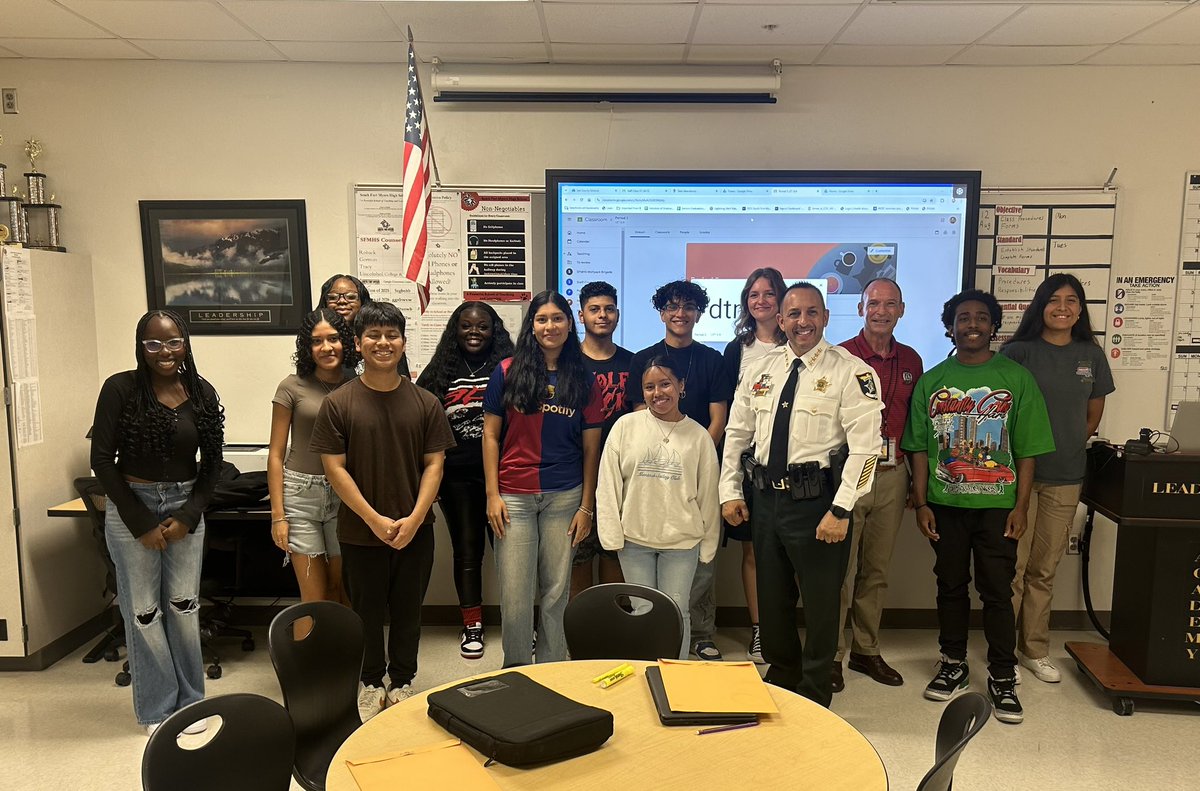 EdMathews's tweet image. Great first day of school for South Fort Myers High! Thank you @SheriffLeeFL for stopping by and mentoring our students. We are #SWFLStrong!