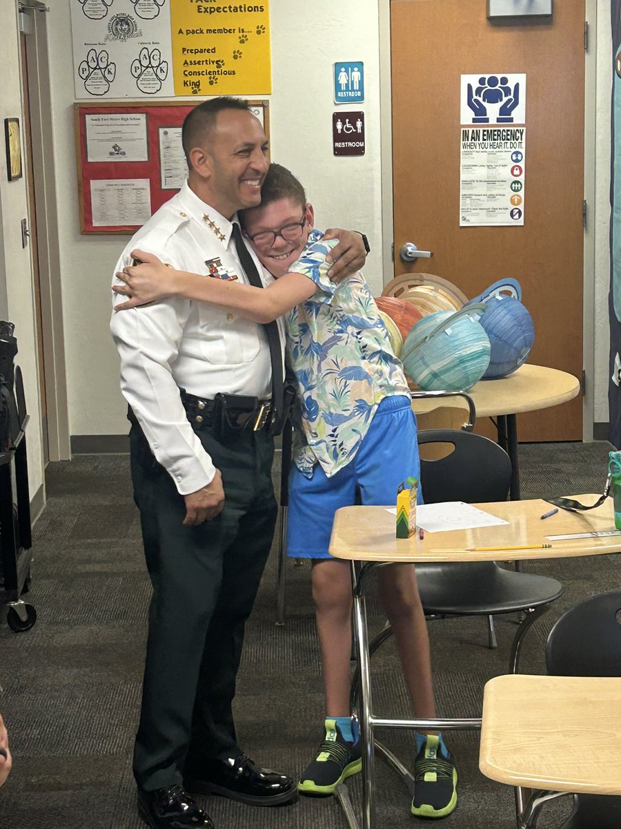 EdMathews's tweet image. Great first day of school for South Fort Myers High! Thank you @SheriffLeeFL for stopping by and mentoring our students. We are #SWFLStrong!