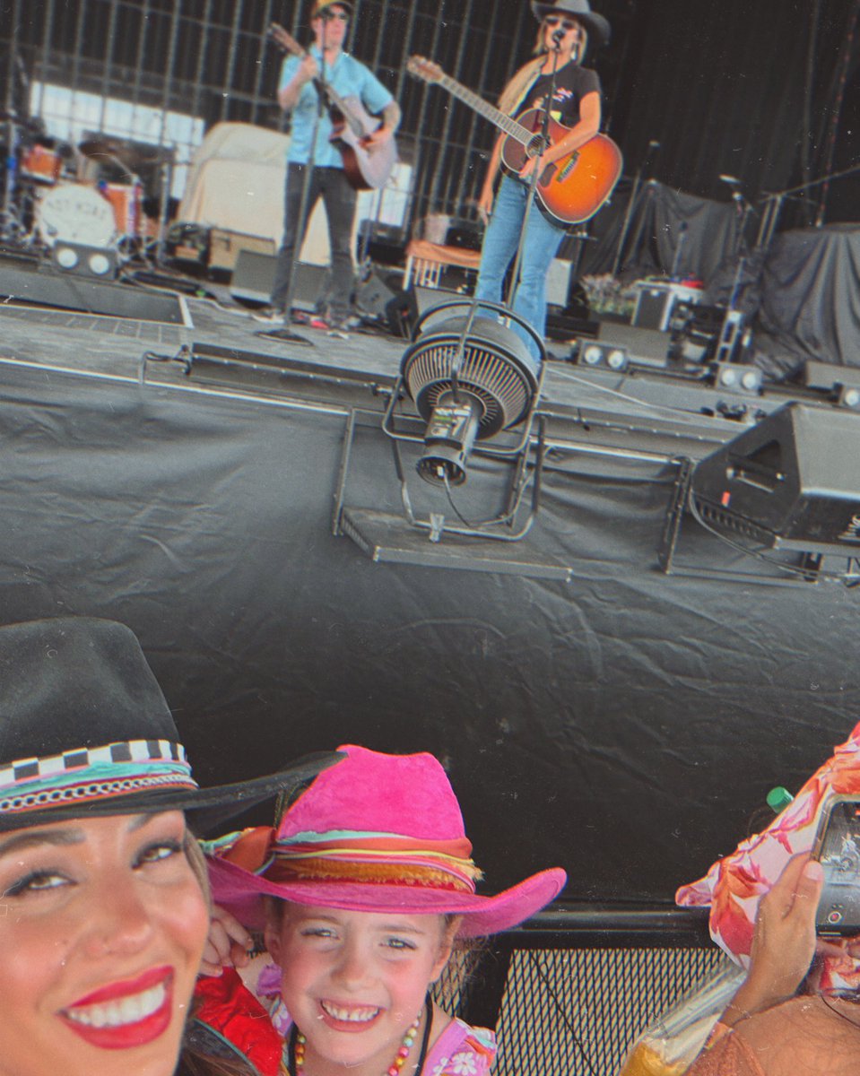 laineywldhorses's tweet photo. Saturday’s #WildHorsesOfTheNight Stephanie and JoJo showed us just how #CountrysCoolAgain in Rogers, AR! https://t.co/mx1nMXTAs5