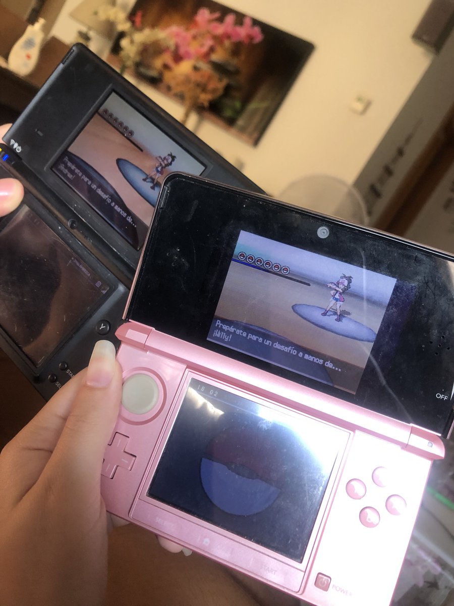 gyozakay's tweet image. le he ganado con gusto, la cosa pintaba chunga pero le acabo de bajar a los 3 últimos pokemons con dragoaliento, mi reshiram se ha comido a todo su equipo #devoró