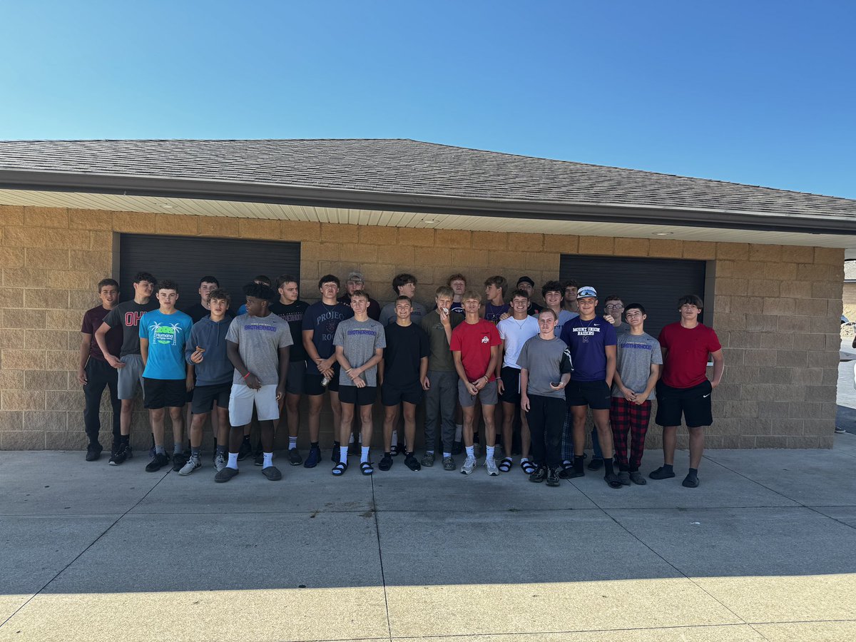 UniotoFootball's tweet image. Shoutout to some of our guys for showing up today to help our athletic boosters clean the concession stand! #helmetsticker