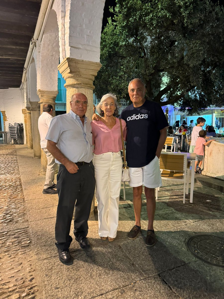 Tres años seguidos vuelvo a visitar a mis amigos Rafa y <a href="/macarenauriol/">Macarena uriol</a> en Llerena, para estar en el homenaje a su hijo <a href="/Alvaroatletismo/">Álvaro Martín Uriol</a> ya como Campeon Olímpico. Dos grandes personas que siempre han estado apoyandolo. Enhorabuena y felicidades. Orgulloso de vuestra amistad.