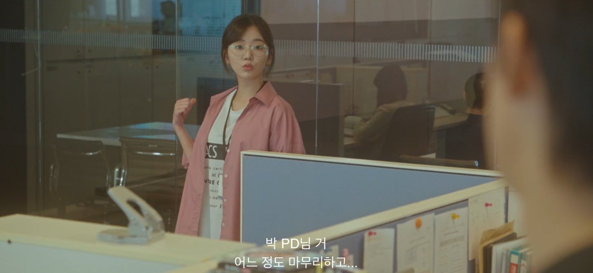 __dooong's tweet photo. - 야 정채란 
- 네?
- 너 나 다음에 들어가는거 같이해
- 박피디님꺼 어느정도 마무리하고..
- 됐어 내가 뺏어 올거야 

놀랍게도 이게 지웅채란 첫장면이라면 믿으시겠습니까?.. 아끼는후배 다른팀에서 뺏어서라도 자기 옆꾸리에 끼고있어야겠다는거지 지금 https://t.co/3xKiVgz0nx