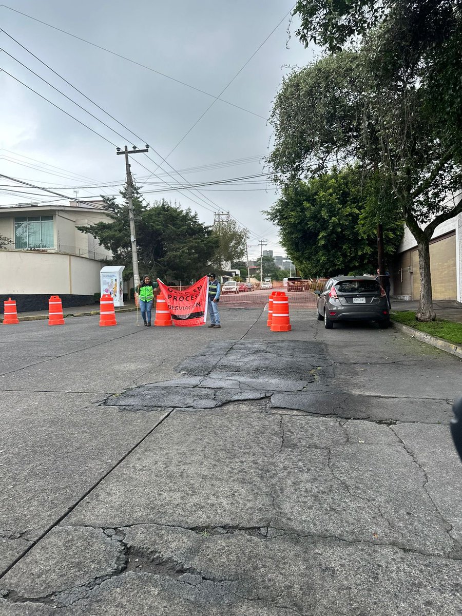Otra vez cerrada toda la calle por la obra de Águilas 100…. Tendrán permiso para cerrar el tránsito? 
En domingo tirando árboles de la barranca porque en domingo? 🤔
<a href="/GobNau/">Ciudad Naucalpan / Gobierno Municipal 2025-2027.</a> 
<a href="/angiemoyam/">Angélica Moya</a> 
<a href="/Javier_Alatorre/">Javier Alatorre</a> 
<a href="/CarlosLoret/">Carlos Loret de Mola</a> 
<a href="/lopezdoriga/">Joaquín López-Dóriga</a>