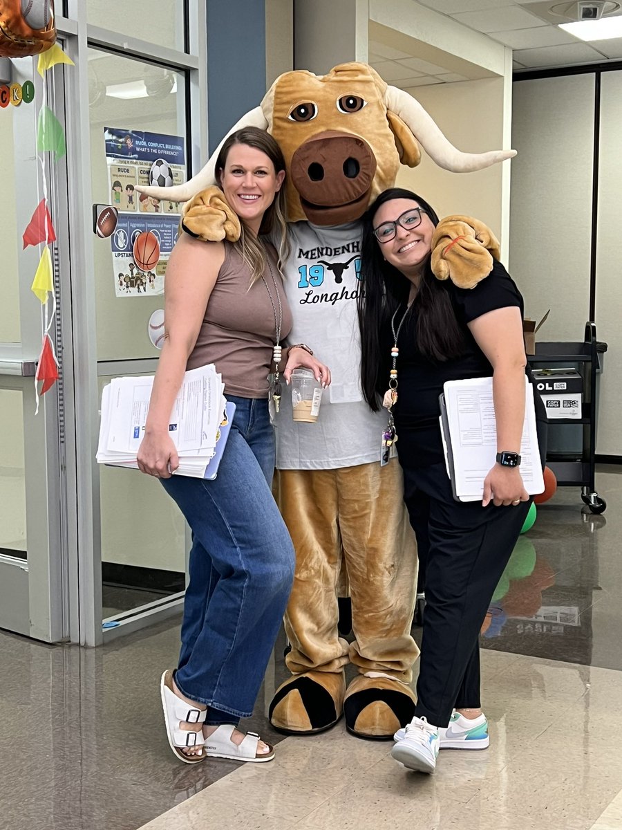Larry is ready for the first day of school! 🐃#Mendenhall #TeamPlanoISD #MascotMonday