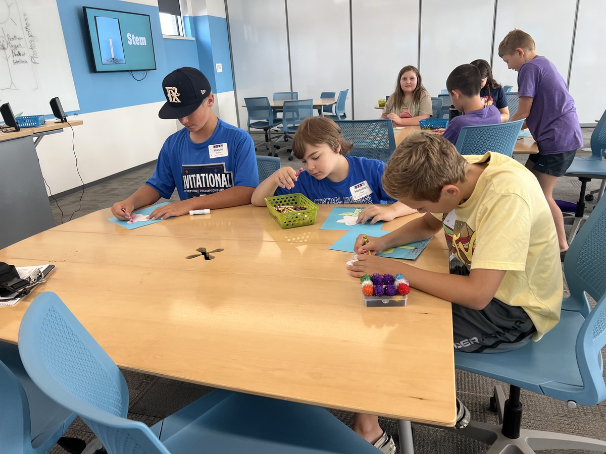 Little STEM Jacks - Create a Flower
Students learned about the different plant parts, as well as their function. They then made and decorated their own flowers.
#SFASU #STEM #ColeSTEMBuilding #Biology #Flowers #Art